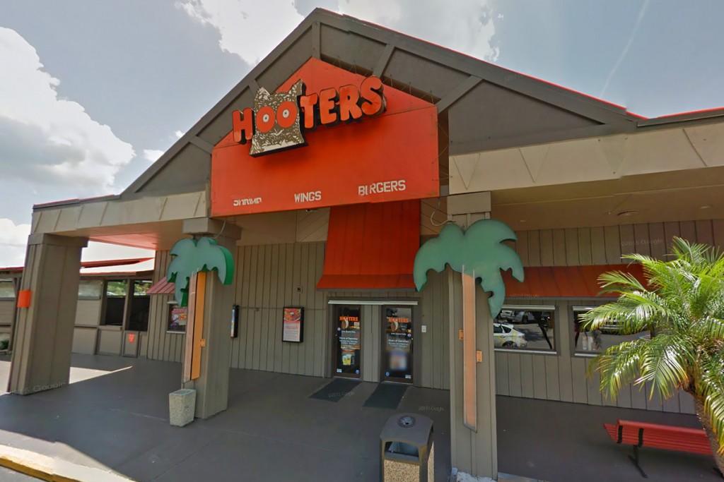 hooters-orlando-3